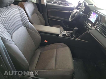 2025 Toyota Camry LE - miniatura 18