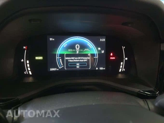 2025 Toyota Camry LE - miniatura 9