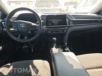 2025 Toyota Camry LE - miniatura 11