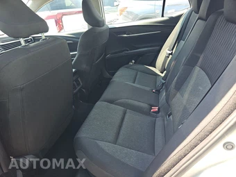 2025 Toyota Camry LE - miniatura 13