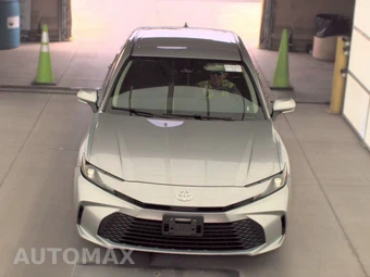 2025 Toyota Camry LE - miniatura 2
