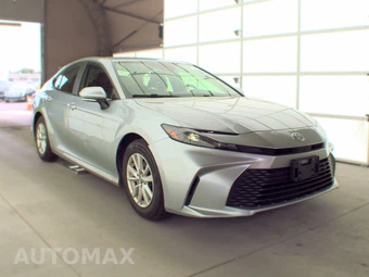 2025 Toyota Camry LE - miniatura 3
