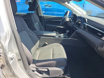 2025 Toyota Camry LE - miniatura 8