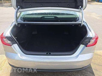 2025 Toyota Camry LE - miniatura 15