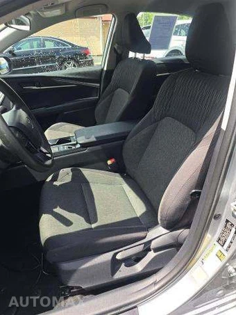 2025 Toyota Camry LE - miniatura 7