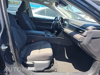 2025 Toyota Camry LE - miniatura 8
