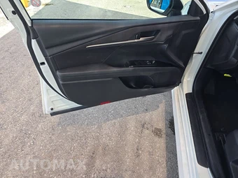 2025 Toyota Camry LE - miniatura 9