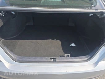 2025 Toyota Camry LE - miniatura 16
