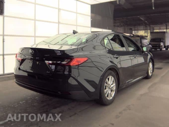 2025 Toyota Camry LE - miniatura 4