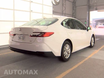 2025 Toyota Camry LE - miniatura 4