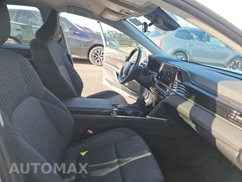 2025 Toyota Camry LE - miniatura 8