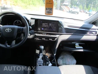 2025 Toyota Camry LE - miniatura 10