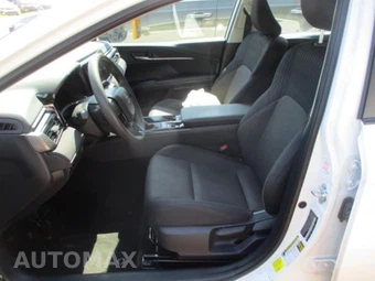 2025 Toyota Camry LE - miniatura 6