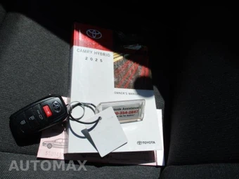 2025 Toyota Camry LE - miniatura 8