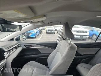 2025 Toyota Camry LE - miniatura 17