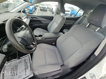 2025 Toyota Camry LE - miniatura 7