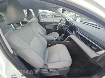 2025 Toyota Camry LE - miniatura 8