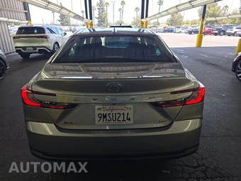 2025 Toyota Camry LE - miniatura 5
