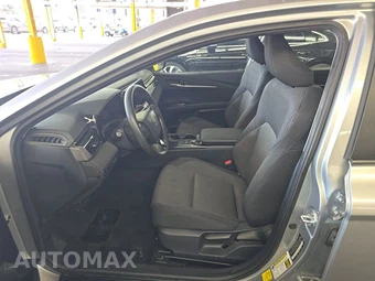 2025 Toyota Camry LE - miniatura 7