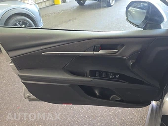 2025 Toyota Camry LE - miniatura 9