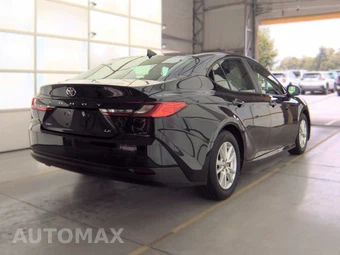 2025 Toyota Camry LE - miniatura 4