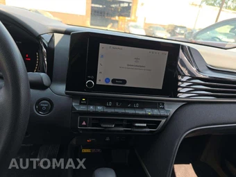 2025 Toyota Camry LE - miniatura 10