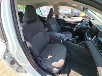 2025 Toyota Camry LE - miniatura 18