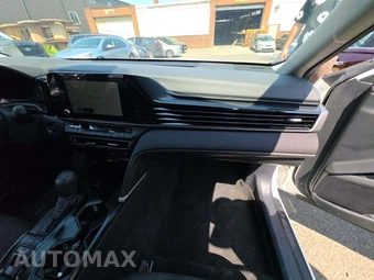 2025 Toyota Camry LE - miniatura 19
