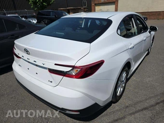 2025 Toyota Camry LE - miniatura 3