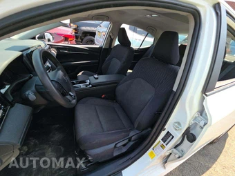2025 Toyota Camry LE - miniatura 6