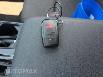 2025 Toyota Camry LE - miniatura 8