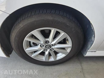 2025 Toyota Camry LE - miniatura 10