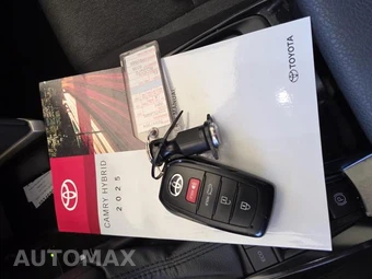 2025 Toyota Camry LE - miniatura 5