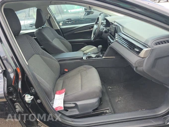 2025 Toyota Camry LE - miniatura 8