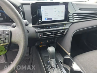 2025 Toyota Camry LE - miniatura 11