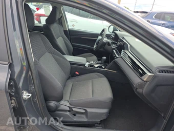 2025 Toyota Camry LE - miniatura 8