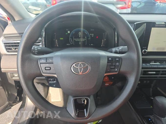 2025 Toyota Camry LE - miniatura 10