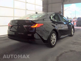 2025 Toyota Camry LE - miniatura 4
