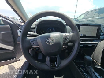 2025 Toyota Camry LE - miniatura 10