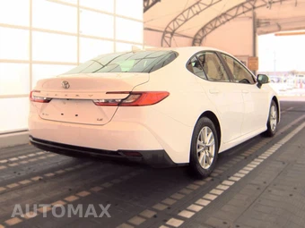 2025 Toyota Camry LE - miniatura 4
