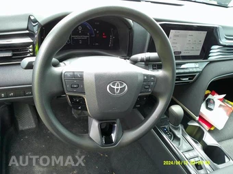 2025 Toyota Camry LE - miniatura 5