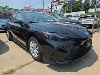 2025 Toyota Camry LE - miniatura 3