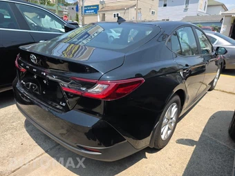 2025 Toyota Camry LE - miniatura 4
