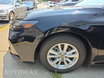 2025 Toyota Camry LE - miniatura 8