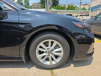 2025 Toyota Camry LE - miniatura 9