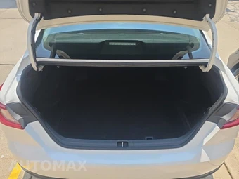 2025 Toyota Camry LE - miniatura 19