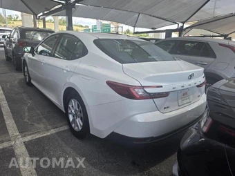 2025 Toyota Camry LE - miniatura 19