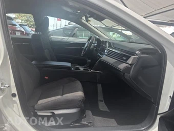 2025 Toyota Camry LE - miniatura 2