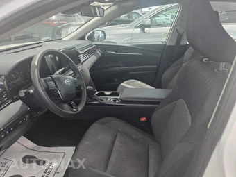 2025 Toyota Camry LE - miniatura 7