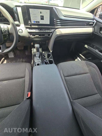 2025 Toyota Camry LE - miniatura 10